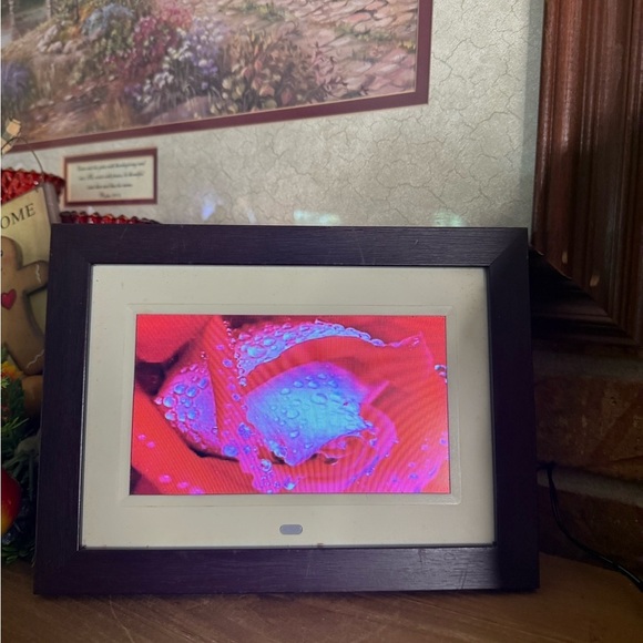 Digital Photo Frame - Picture 1 of 4